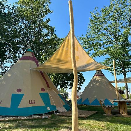 FalkenburgTipi Missouriアパートメント エクステリア 写真